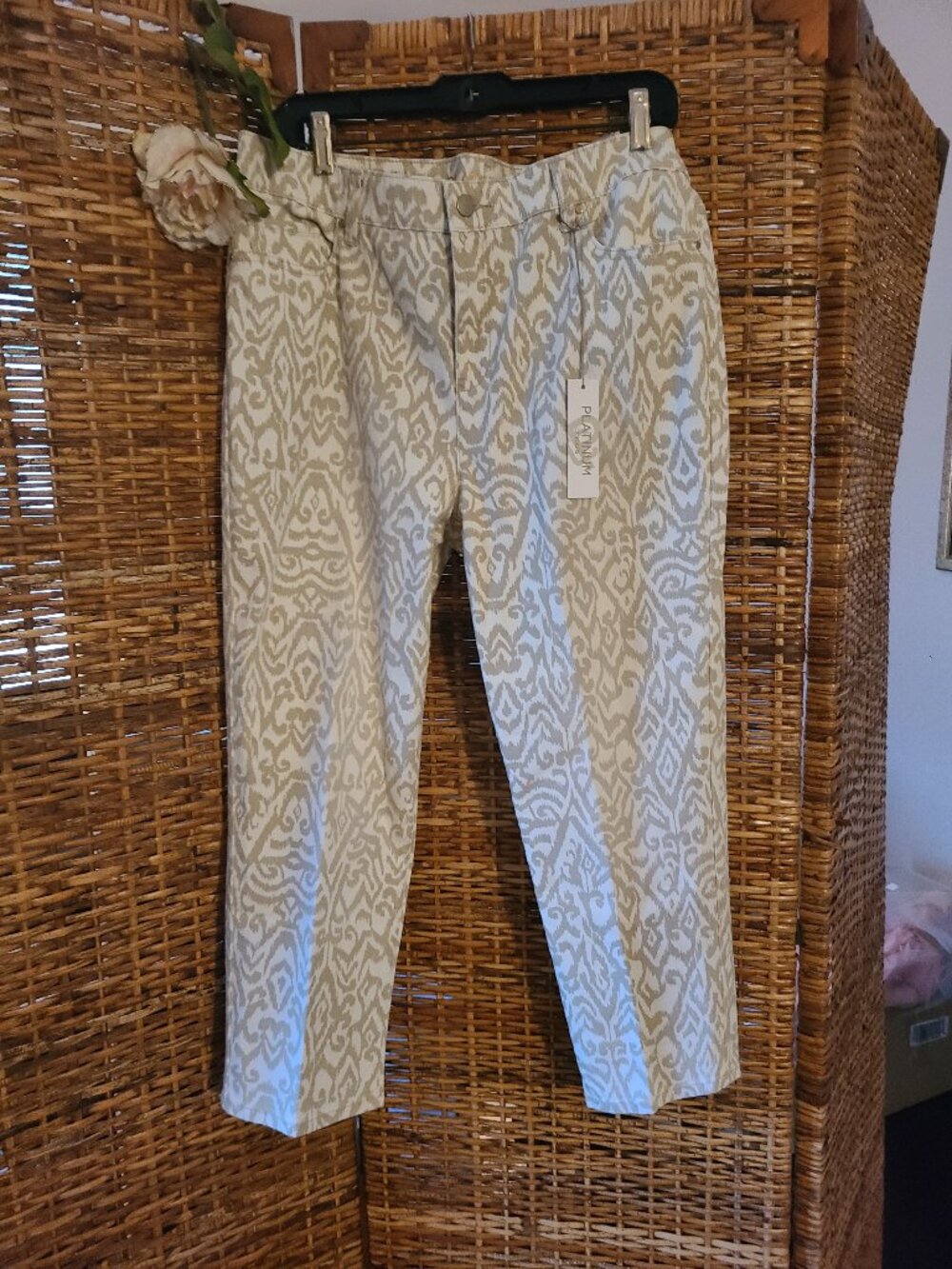 NWT Chico's Platinum Islander Crop 24" Putty SZ 1.5 M-L 8-10 Denim $89 Slims